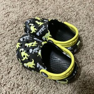 Dinosaur Crocs. Size 6c (toddler) never worn. Brand new.